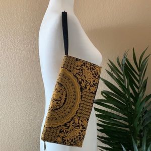 Beautiful clutch in gold and black